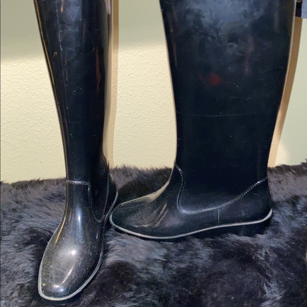 Authentic fendi boots size 35